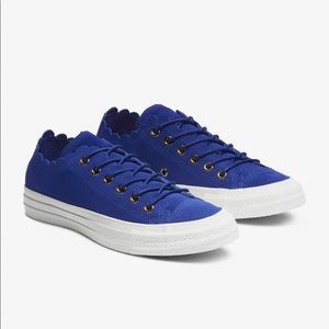 PRICE FIRM 🛑RARE Converse Frilly Thrills